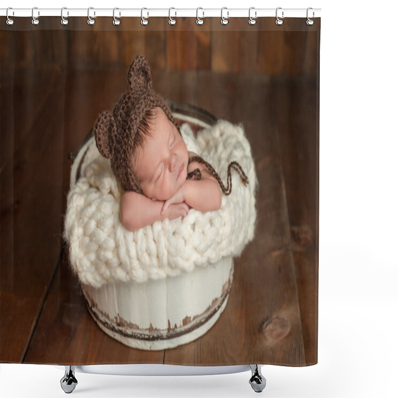 Personality  Newborn Baby Boy Wearing A Bear Hat Shower Curtains