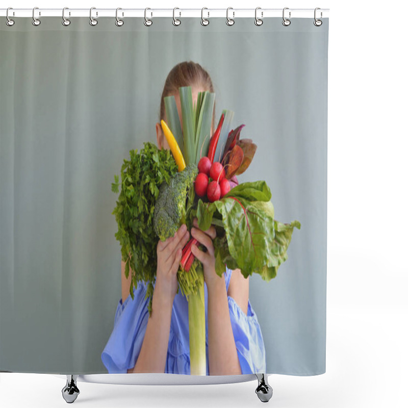 Personality  Girl Holding Vegetables Bouquet Shower Curtains