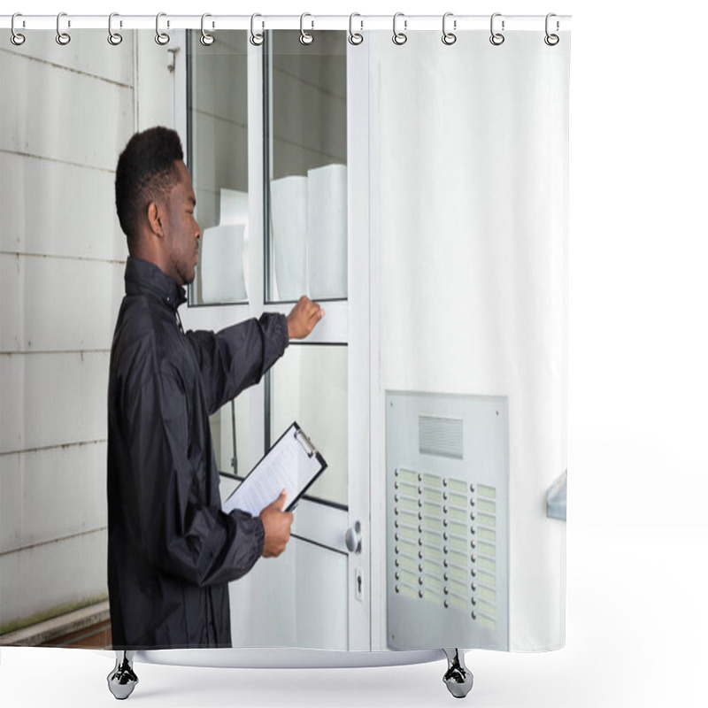 Personality  Man Standing In Front Of The House Knocking The Door Shower Curtains