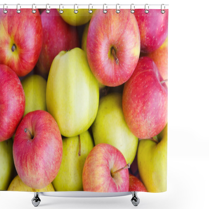 Personality  Red And Green Apples Shower Curtains