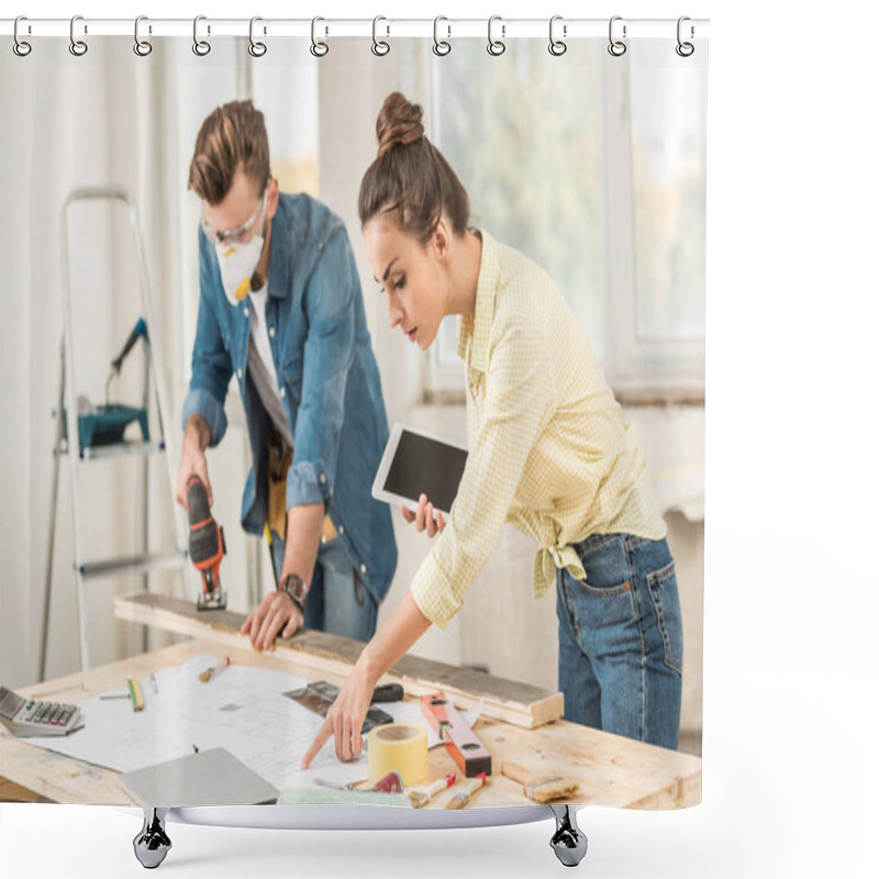 Personality  Young Man Using Electric Jigsaw And Woman Holding Digital Tablet During Renovation Shower Curtains