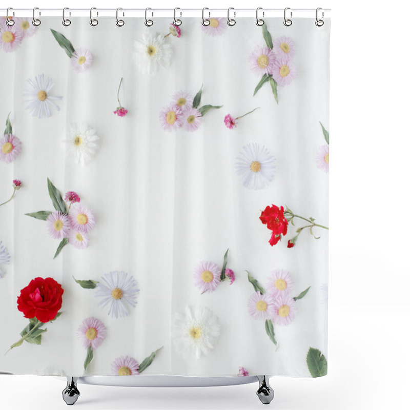 Personality  Round Frame Wreath Pattern With Roses Shower Curtains