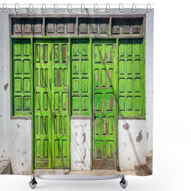 Personality  Old Damaged Wooden Doors Shower Curtains