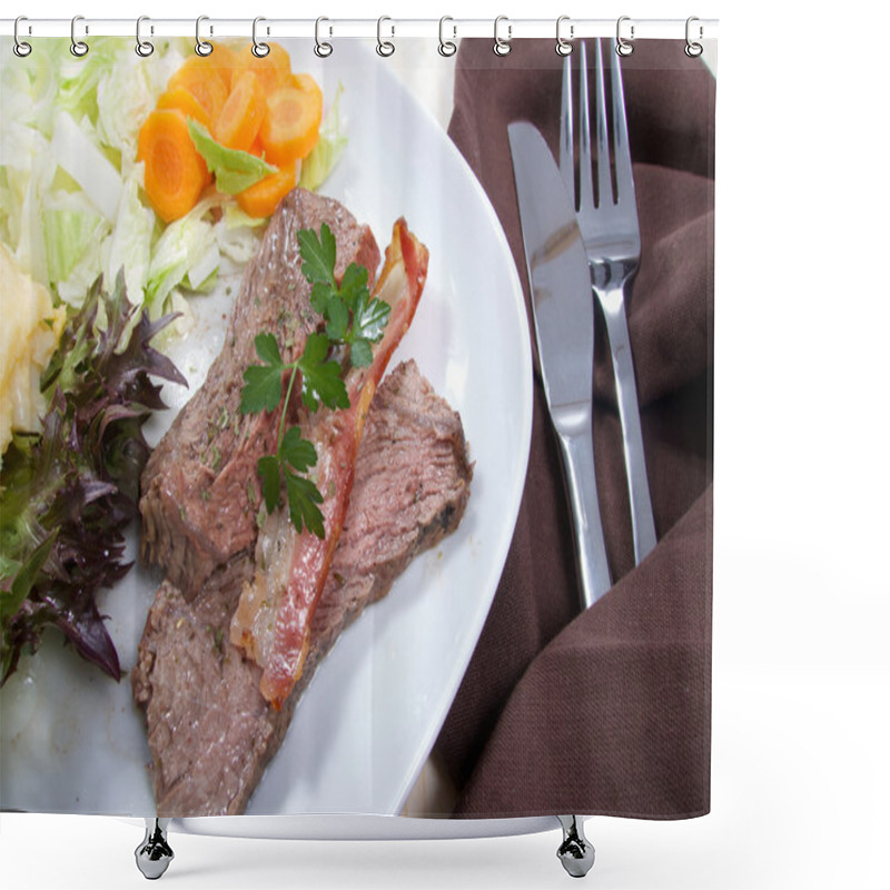 Personality  Roasted Slices Of Beef Meal With Vegetable Salad Shower Curtains