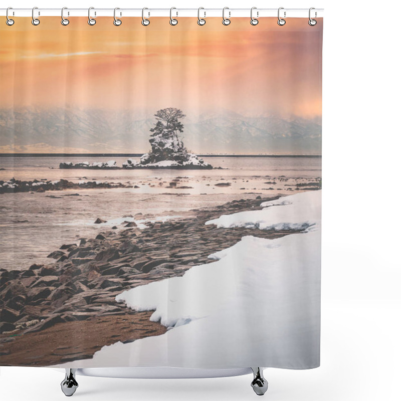 Personality  Amaharashi Coast And Tateyama Mountain Range Shower Curtains