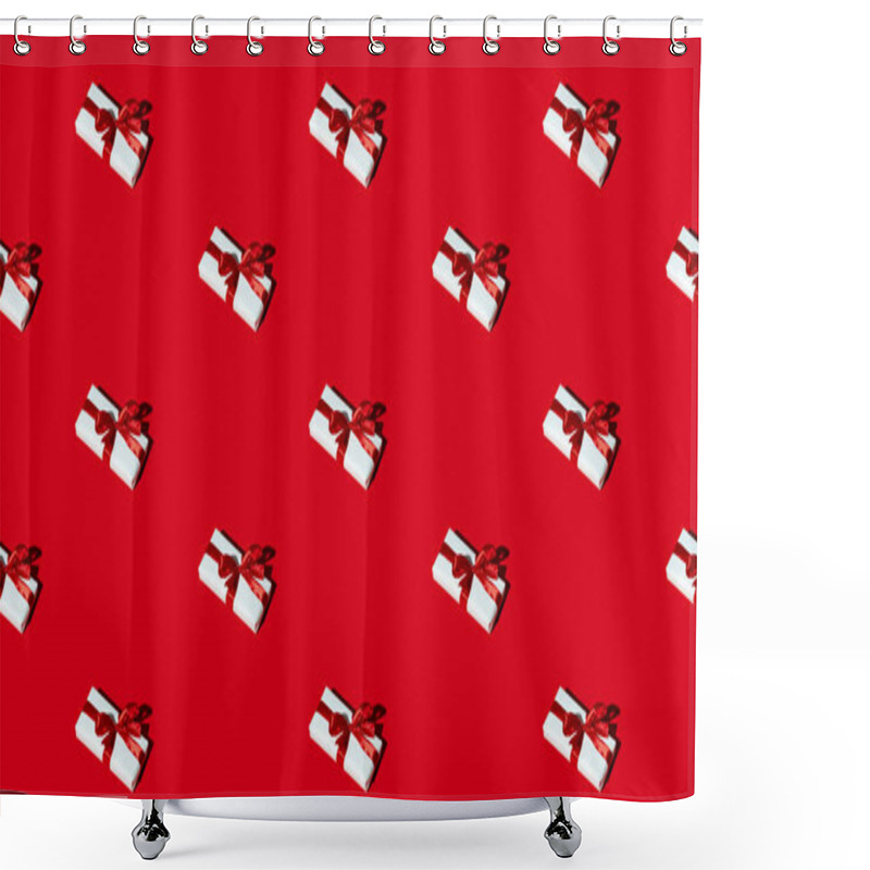 Personality  Red Holiday Background Gift Seamless Pattern Bonus Shower Curtains