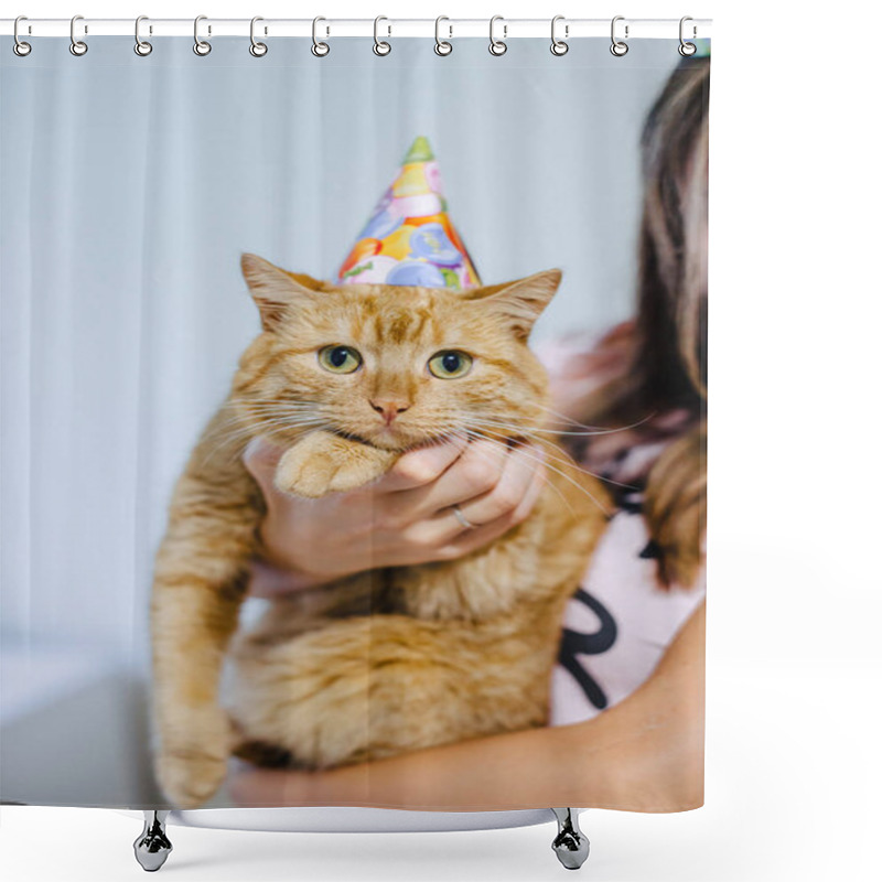 Personality  Cat In A Festive Cap Shower Curtains