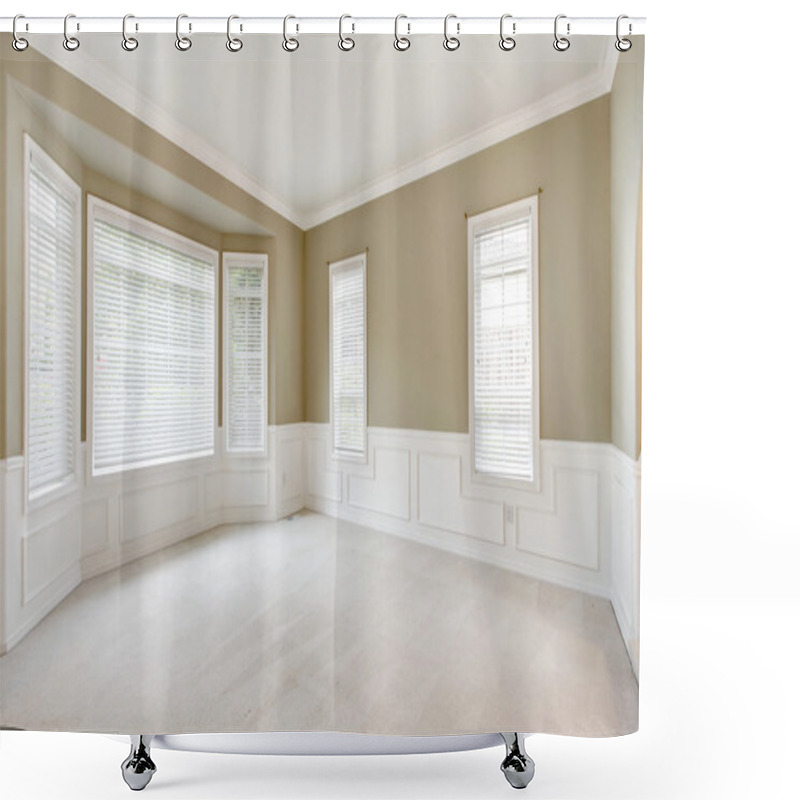 Personality  Bright Large Empty Room With Carpet, Molding And Windows. Shower Curtains