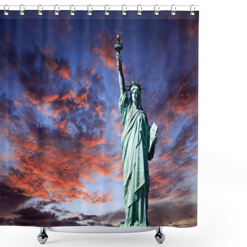 Personality  Statue Of Liberty Shower Curtains