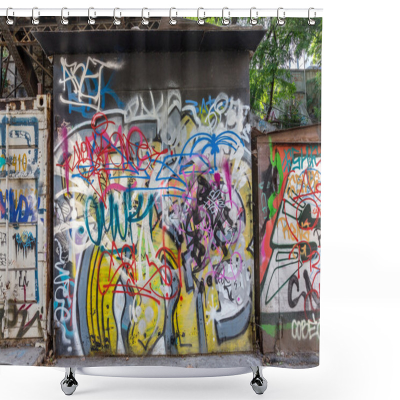 Personality  Beautiful Street Art Graffiti. Abstract Creative Drawing Fashion Shower Curtains