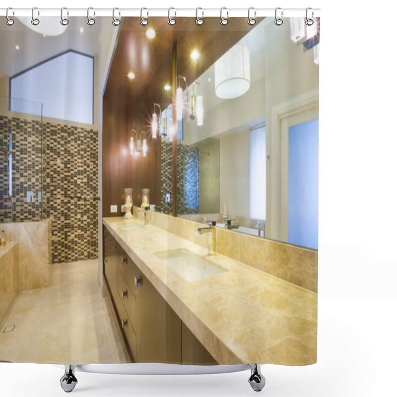 Personality  Minimalistic Bathroom With Marble Details Shower Curtains