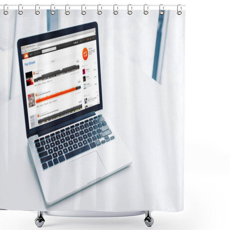 Personality  Laptop With Soundcloud Website Shower Curtains