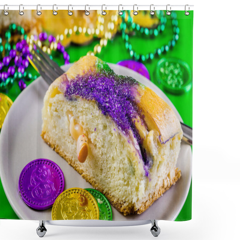 Personality  King Cake At Table Decorated For Mardi Gras Shower Curtains