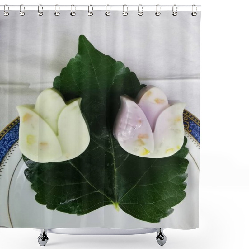 Personality  Sweet Thai Dessert, Flower-shaped Iced Jelly Deputy With Green Leaves Popularly Eaten As A Snack, Very Delicious Shower Curtains