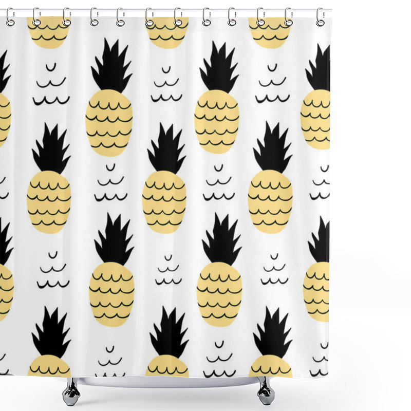 Personality  Seamless Pattern Of Pineapple. Shower Curtains