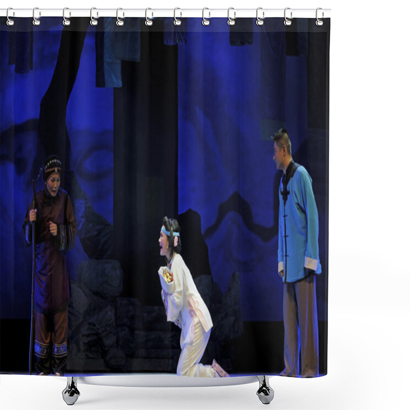 Personality  Pretty Chinese Traditional Opera Actress With Theatrical Costume Shower Curtains