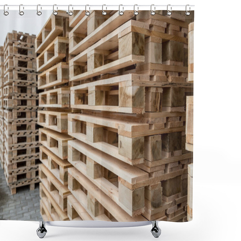 Personality  Stock Wooden Pallets Shower Curtains