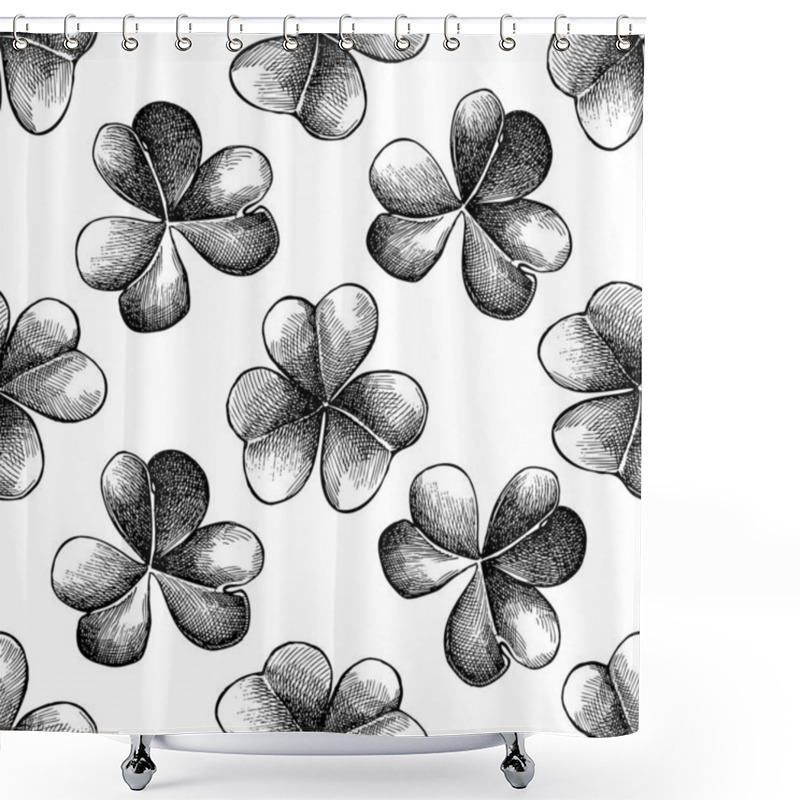 Personality  Seamless Pattern With Black And White Clover Shower Curtains