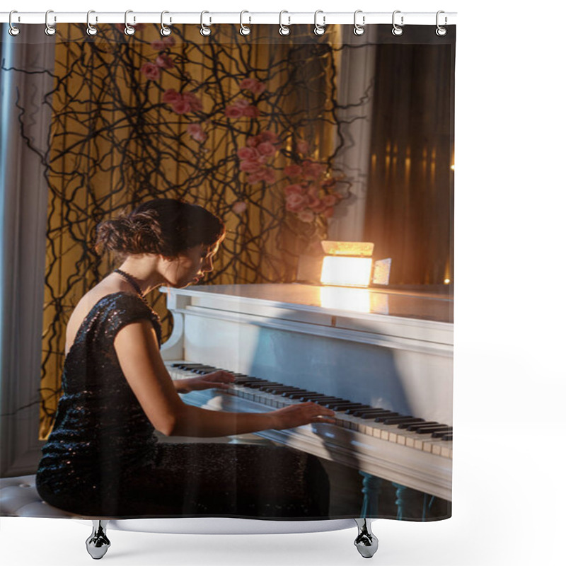 Personality  Portrait Of 20s Style Festive Beauty In A Restaurant. Young Beautiful Woman In Art-deco Style, In Black Dress In A Luxurious Interere Chicago 20s, The Era Of Gangsters. Singer At The White Piano Shower Curtains