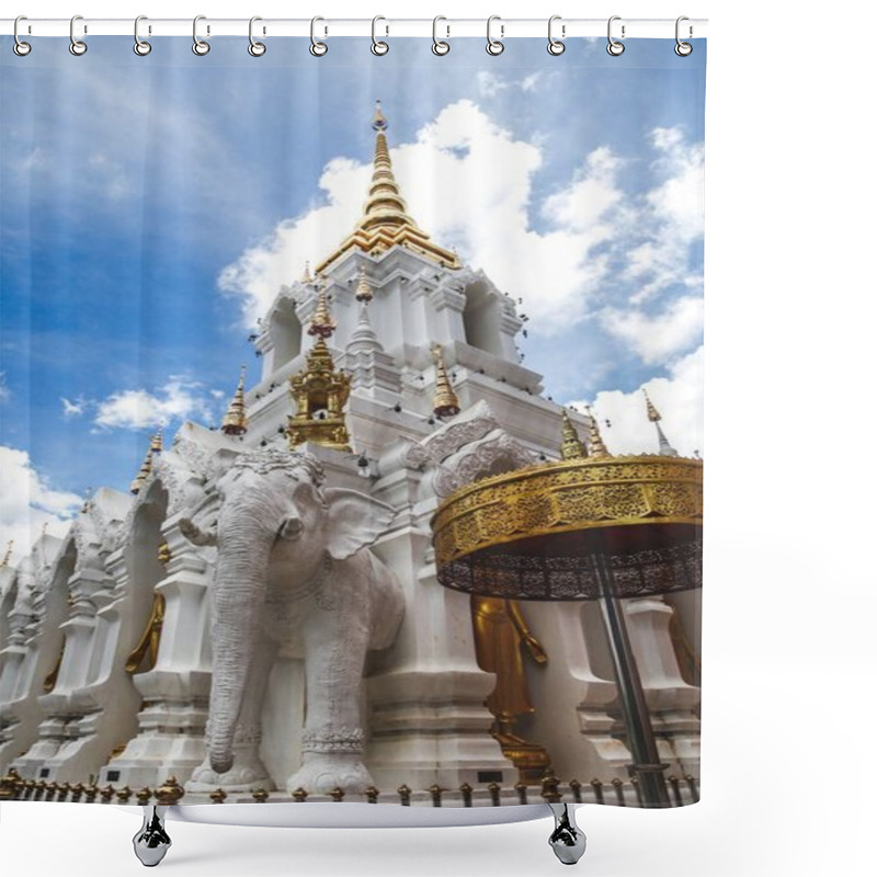 Personality  Beautiful Thai Temple Decorated With Sculptures An Gold Shower Curtains