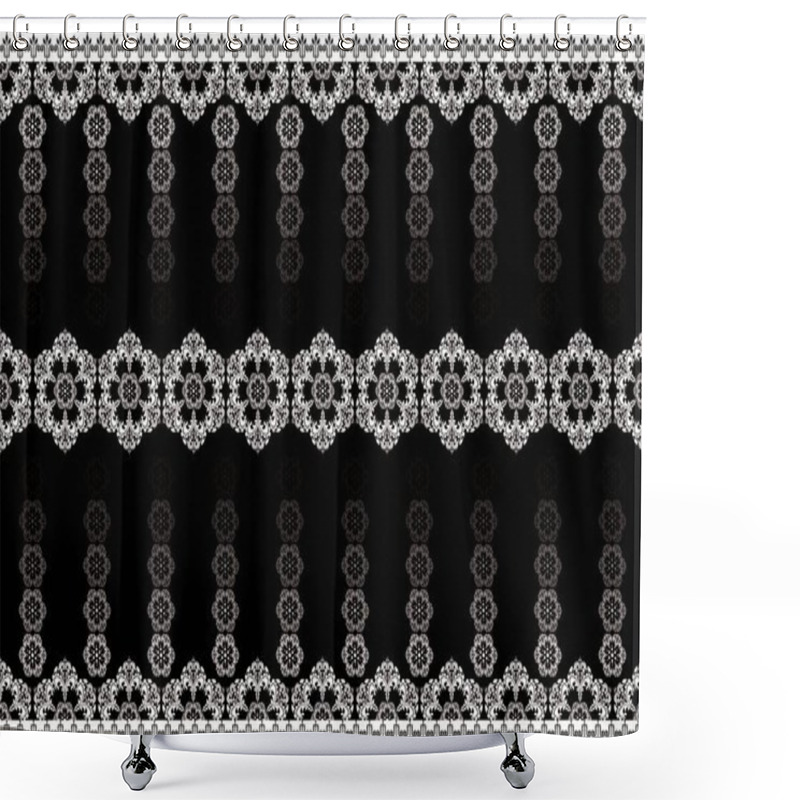 Personality  Damask Seamless Pattern Gives A Luxurious Feel. Shower Curtains