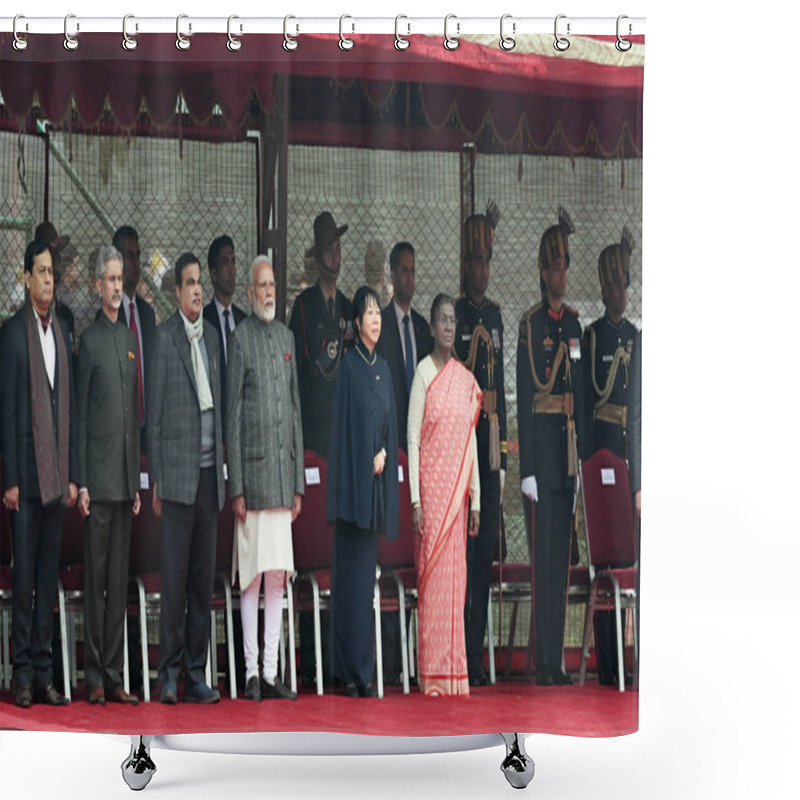 Personality  NEW DELHI INDIA JANUARY 16 2025 President Droupadi Murmu And Prime Minister Narendra Modi With Singapore First Lady Jane Yumiko Ittogi Transport Minister Nitin Gadkari And External Affairs Minister S Jaishankar And Other Ministers During A Ceremonial Shower Curtains