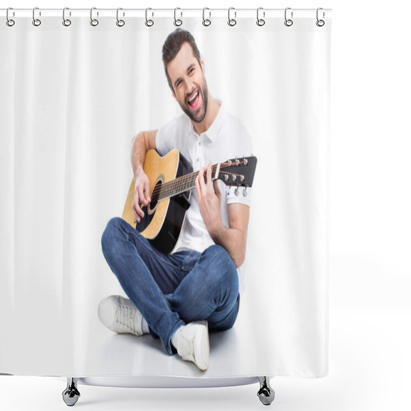 Personality  Young Man With Guitar Shower Curtains