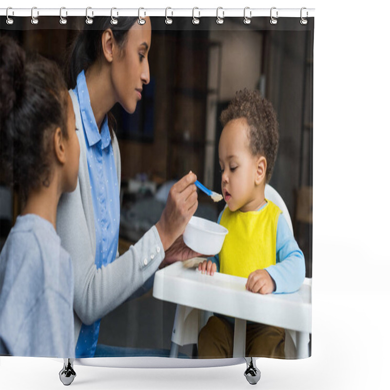 Personality  Mother And Daughter Feeding Baby Shower Curtains